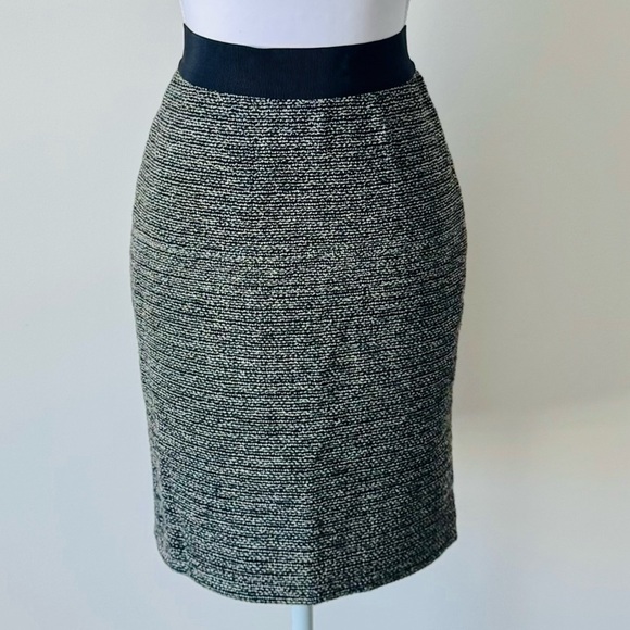 Ann Taylor Dresses & Skirts - Ann Taylor Black & White Tweed Pencil Skirt 🖤